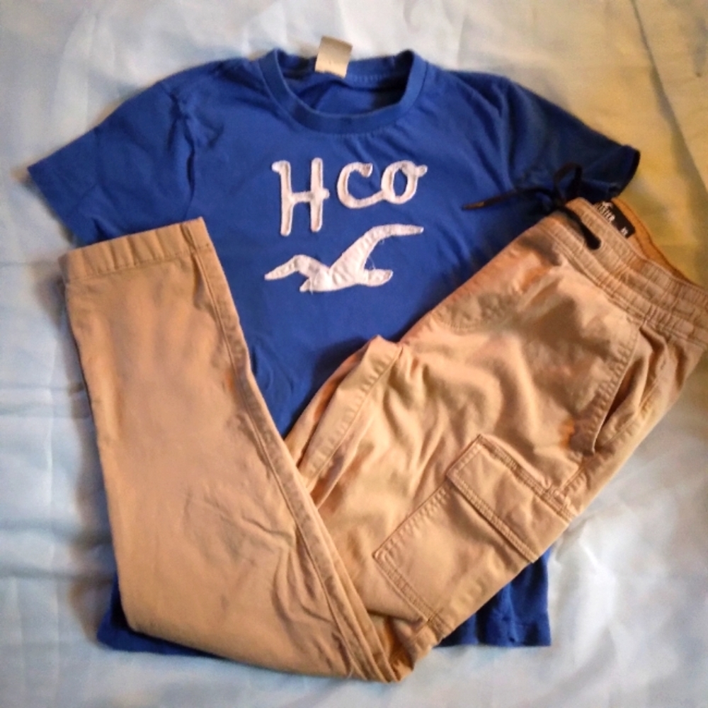 COPY - Boy's Hollister outfit. Size small.